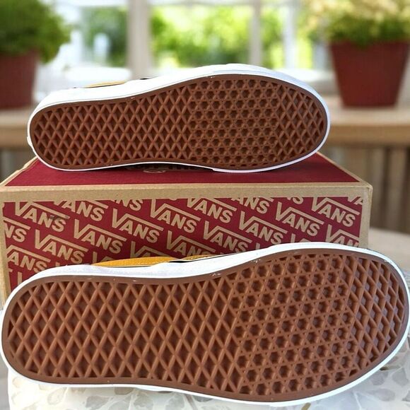 Vans Slip-On Color Theory Checkerboard Men’s 10 Women’s 12 NIB Skate Shoes - Picture 8 of 11